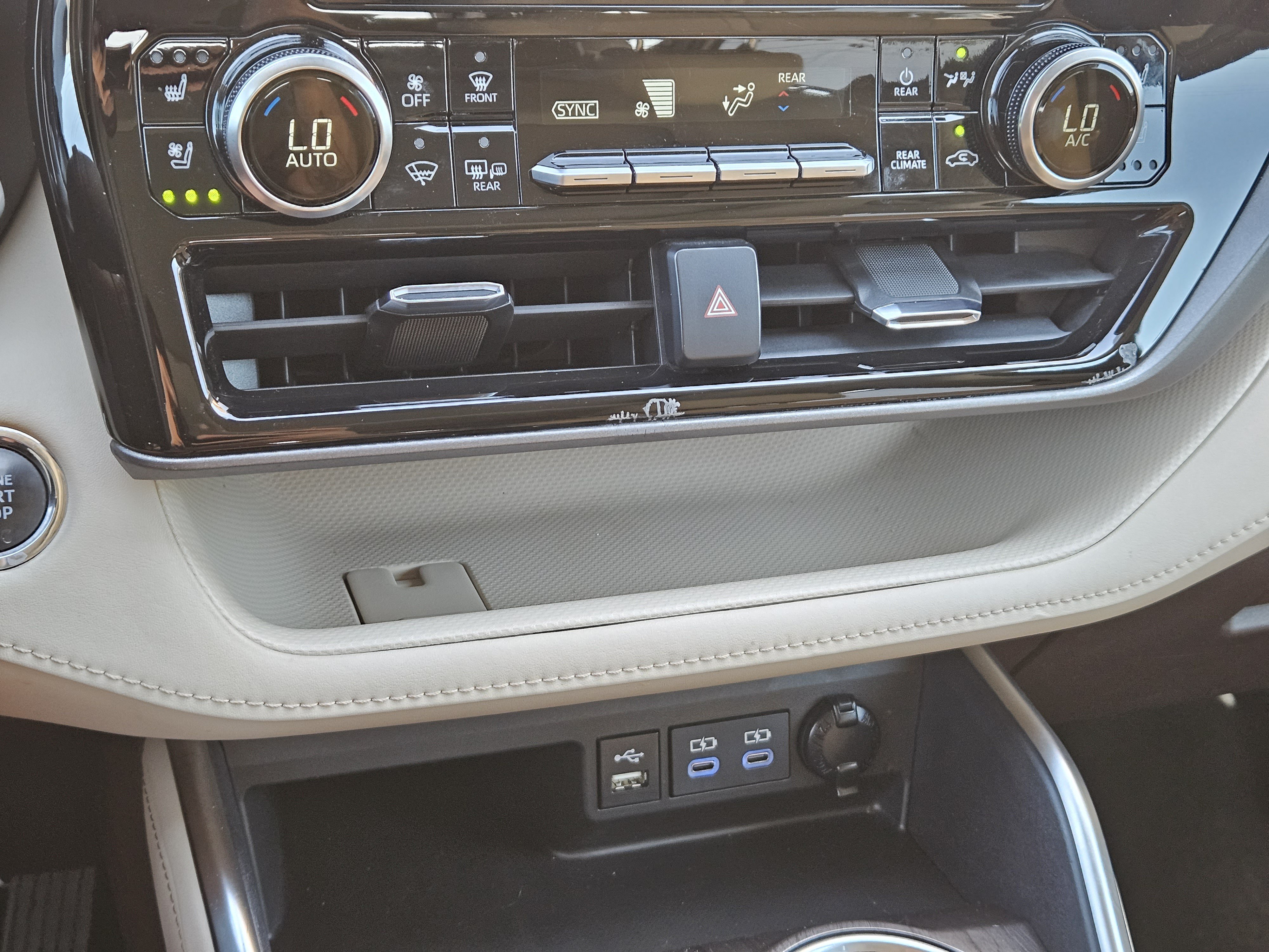 Used 2022 Toyota Highlander Limited FWD image 21