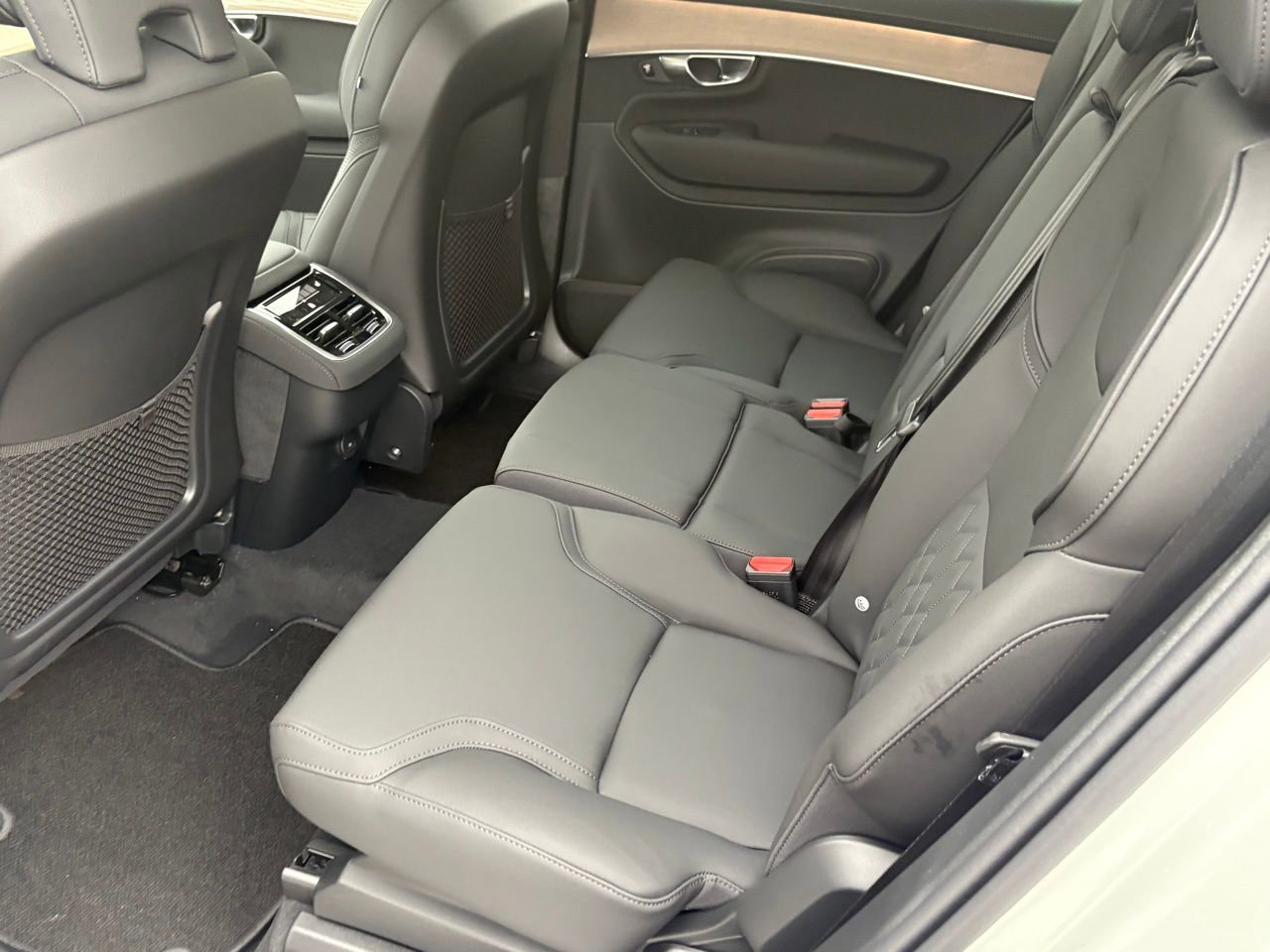 New 2026 Volvo XC90 B6 Plus w/ Protection Package Premier AWD/4WD image 22