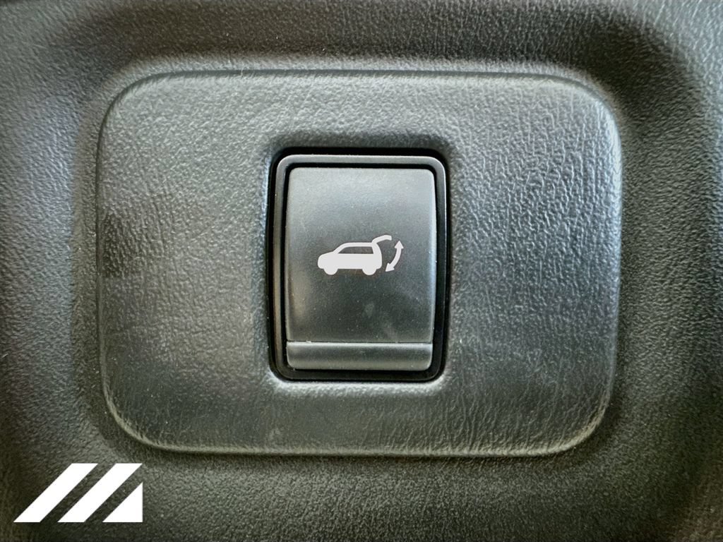 Used 2019 Nissan Pathfinder Platinum AWD/4WD image 29