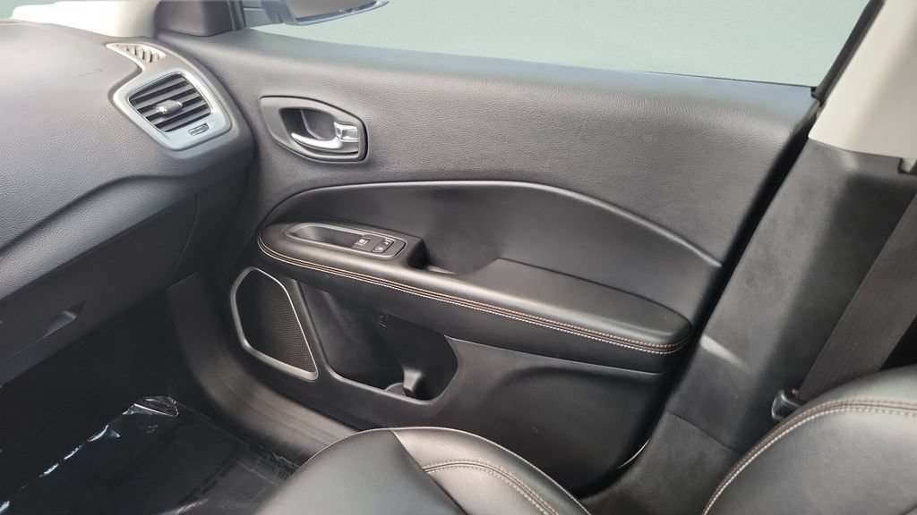 Used 2019 Jeep Compass Latitude w/ Popular Equipment Group AWD/4WD image 13