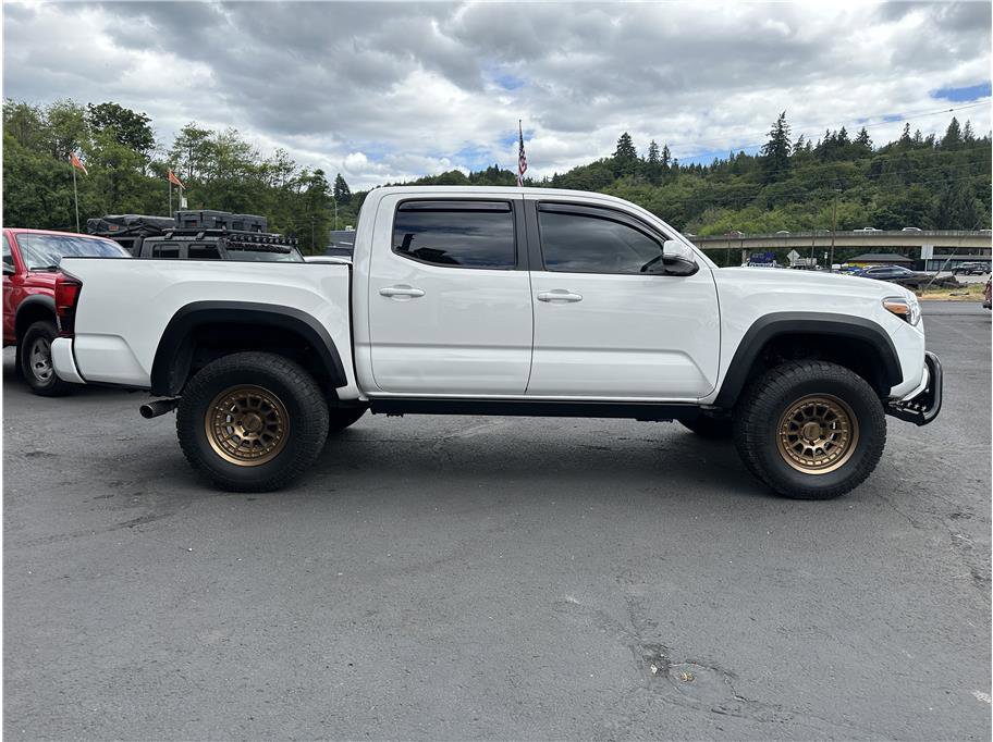 Used 2021 Toyota Tacoma SR5 w/ Trail Edition image 12