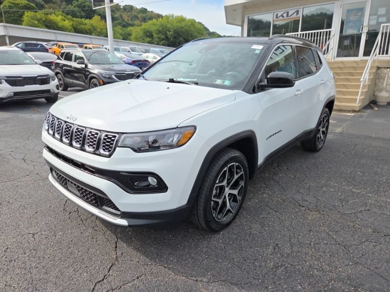 Used 2024 Jeep Compass Limited AWD/4WD image 3