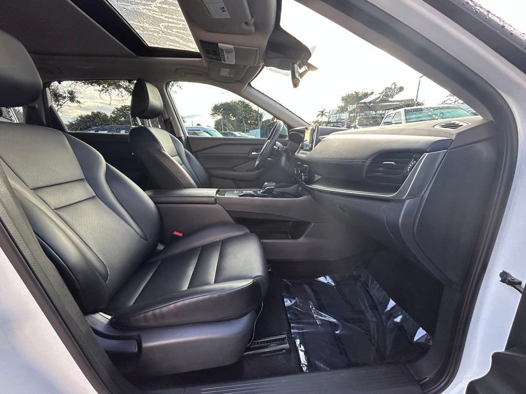 Used 2022 Nissan Rogue SV w/ SV Premium Package FWD image 24