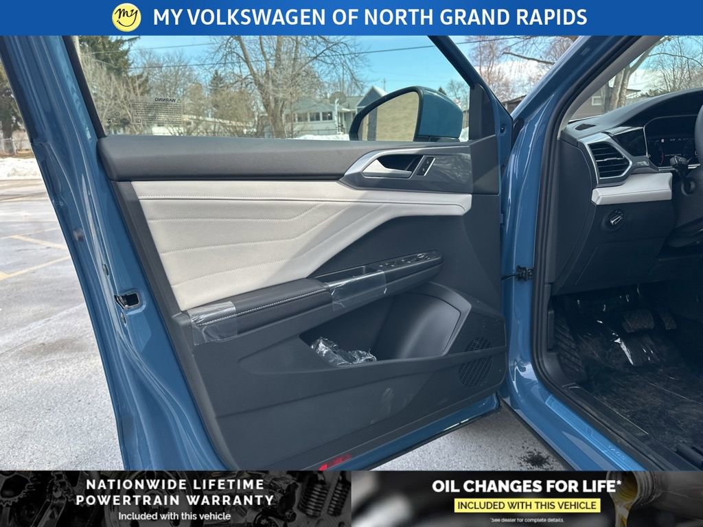 New 2026 Volkswagen Taos SEL image 9