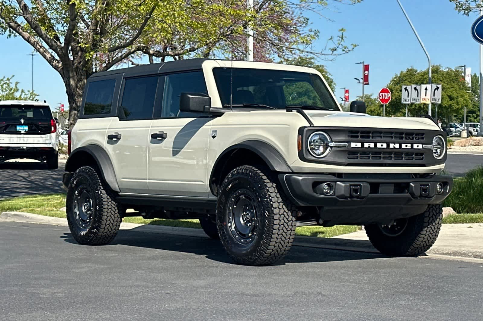 Certified 2025 Ford Bronco Big Bend w/ Black Diamond Package AWD/4WD image 9