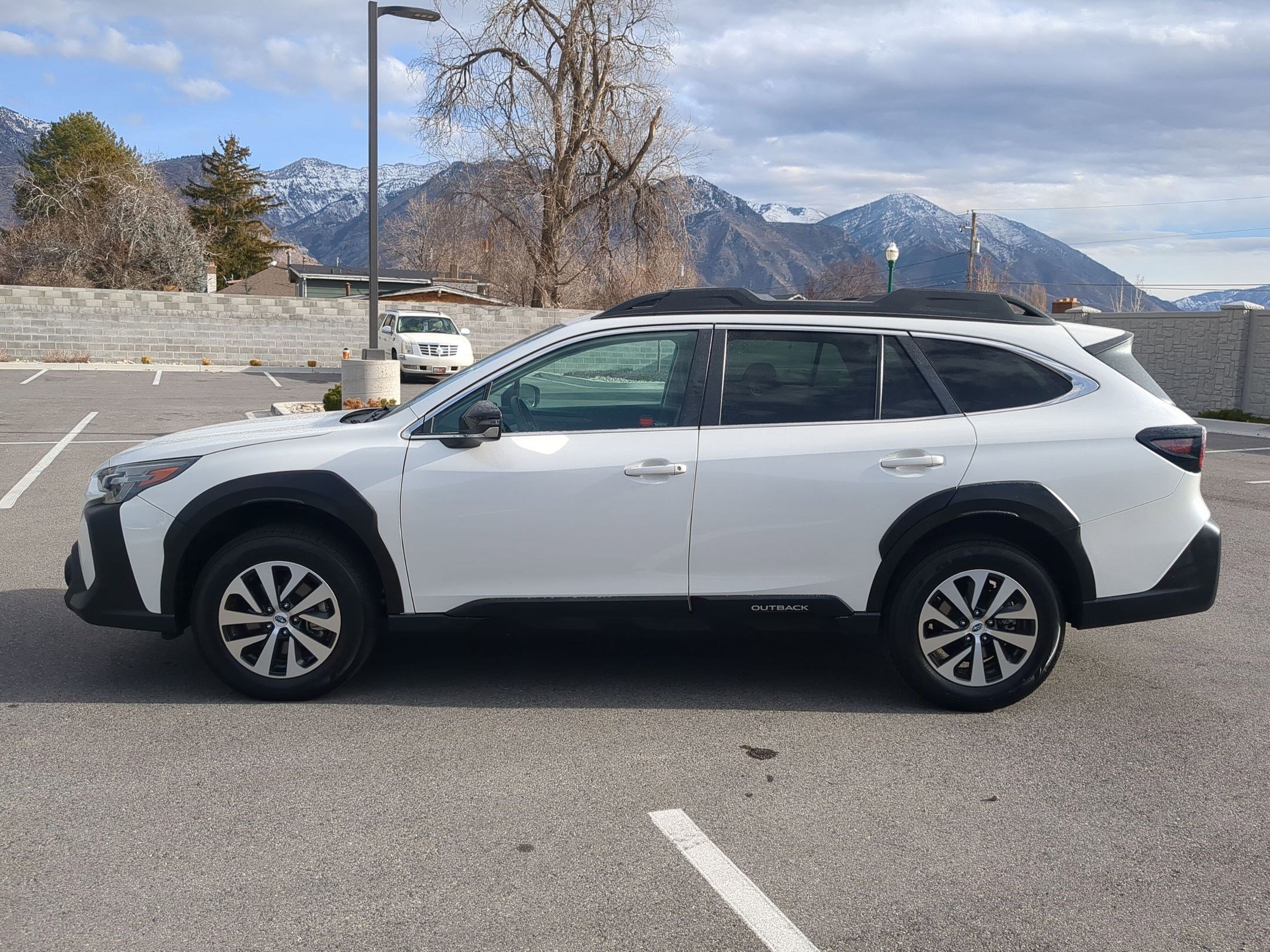 Used 2023 Subaru Outback Premium image 9
