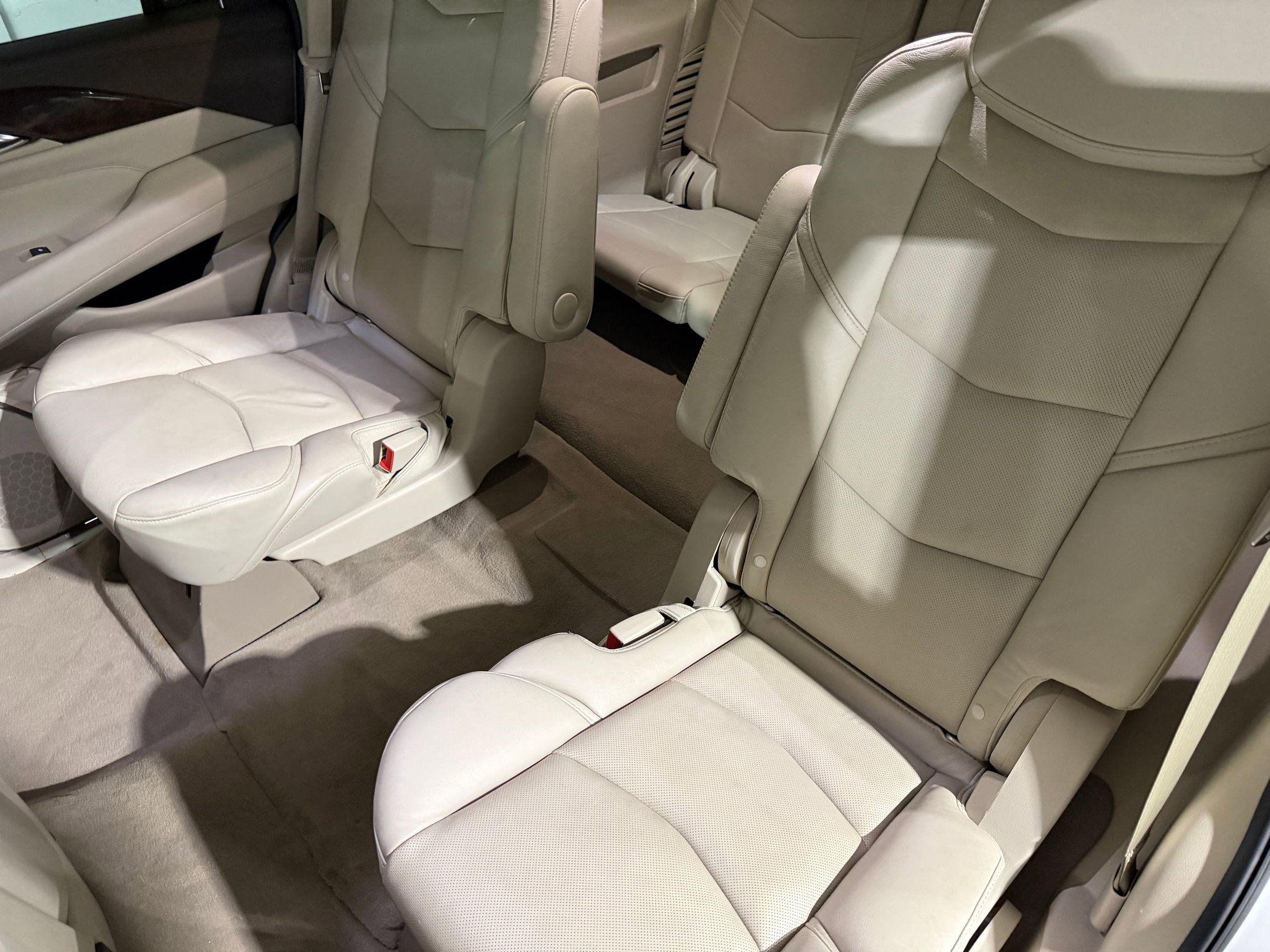 Used 2017 Cadillac Escalade Premium Luxury RWD image 38