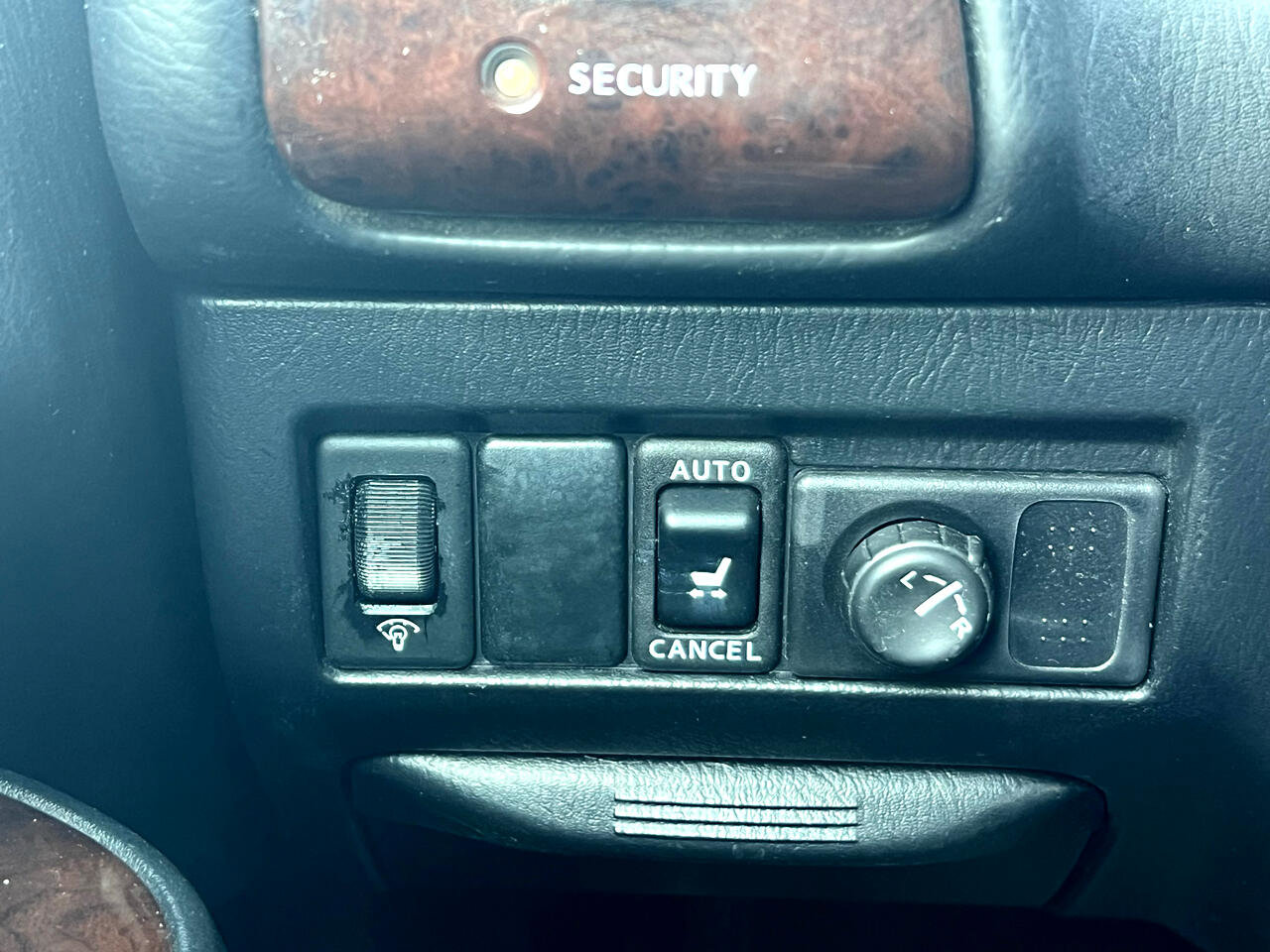 Used 2001 Nissan Pathfinder LE image 35