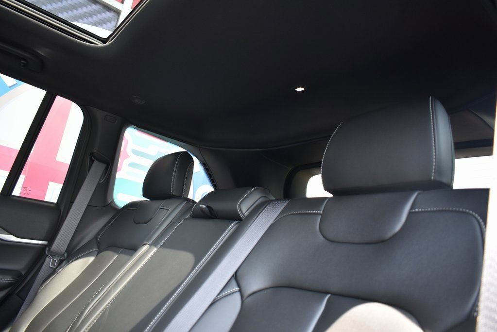 Used 2025 Jeep Grand Cherokee Limited w/ Black Appearance Package image 54