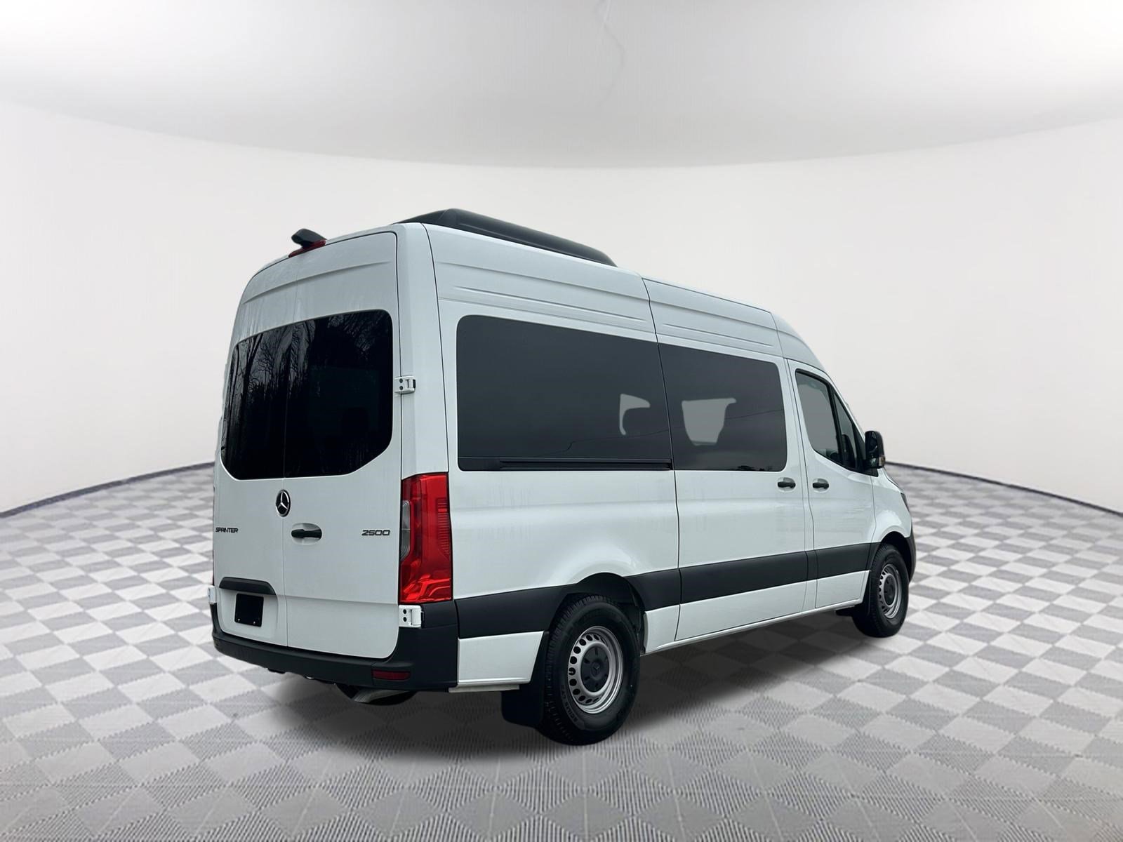 Used 2024 Mercedes-Benz Sprinter 2500 image 7