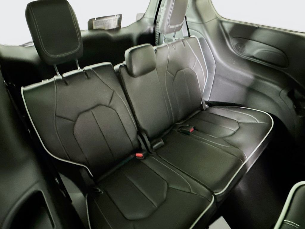 New 2026 Chrysler Pacifica Limited w/ Uconnect Theater Family Group image 34