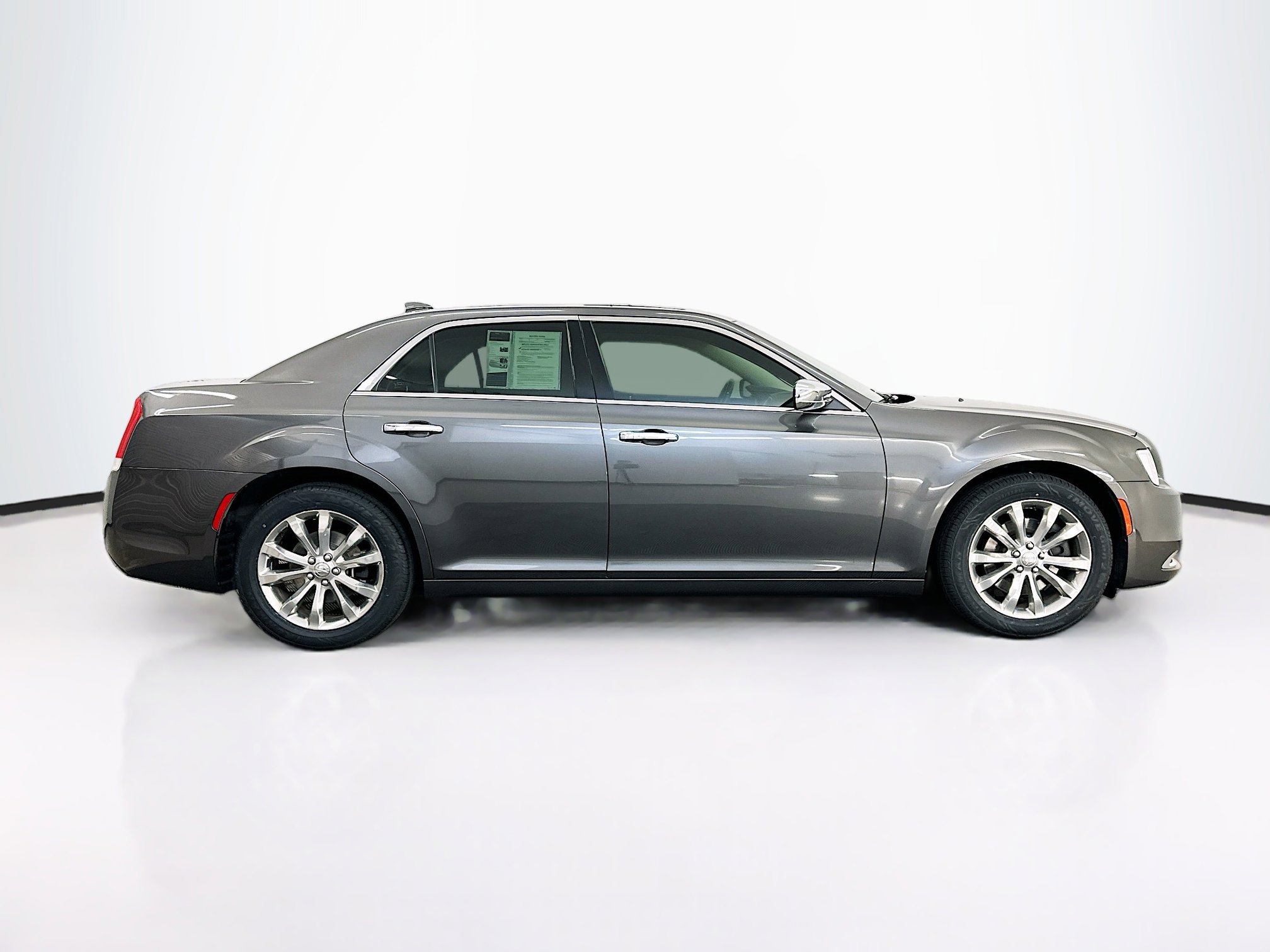 Used 2018 Chrysler 300 Limited AWD/4WD image 10