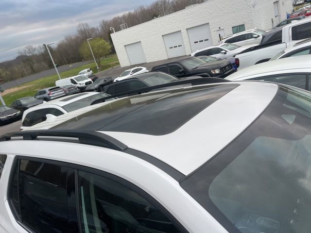 Used 2025 Honda Pilot Touring image 4