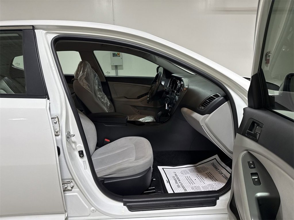 Used 2011 Kia Optima LX w/ Convenience Pkg image 20