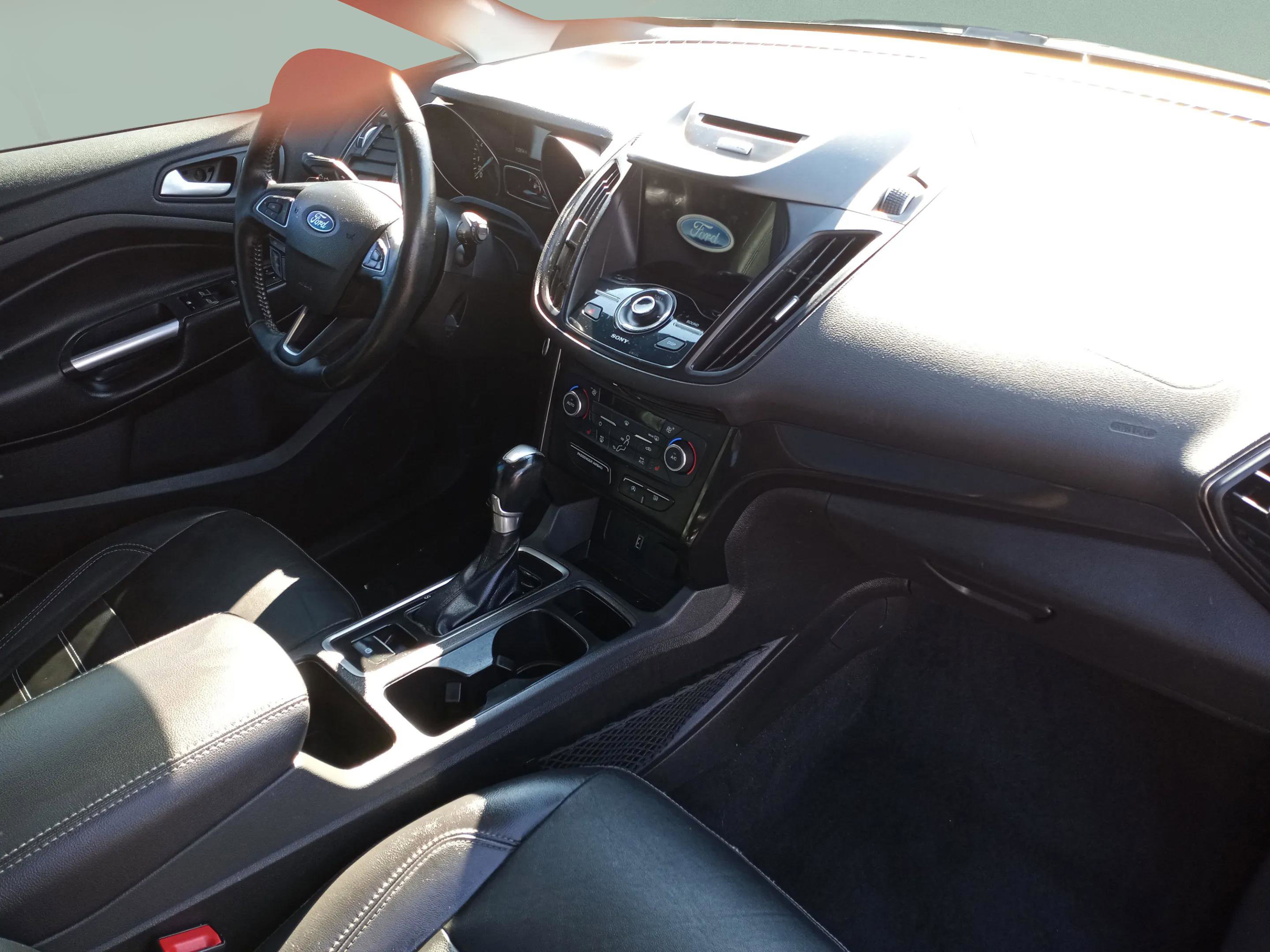 Used 2017 Ford Escape Titanium image 38