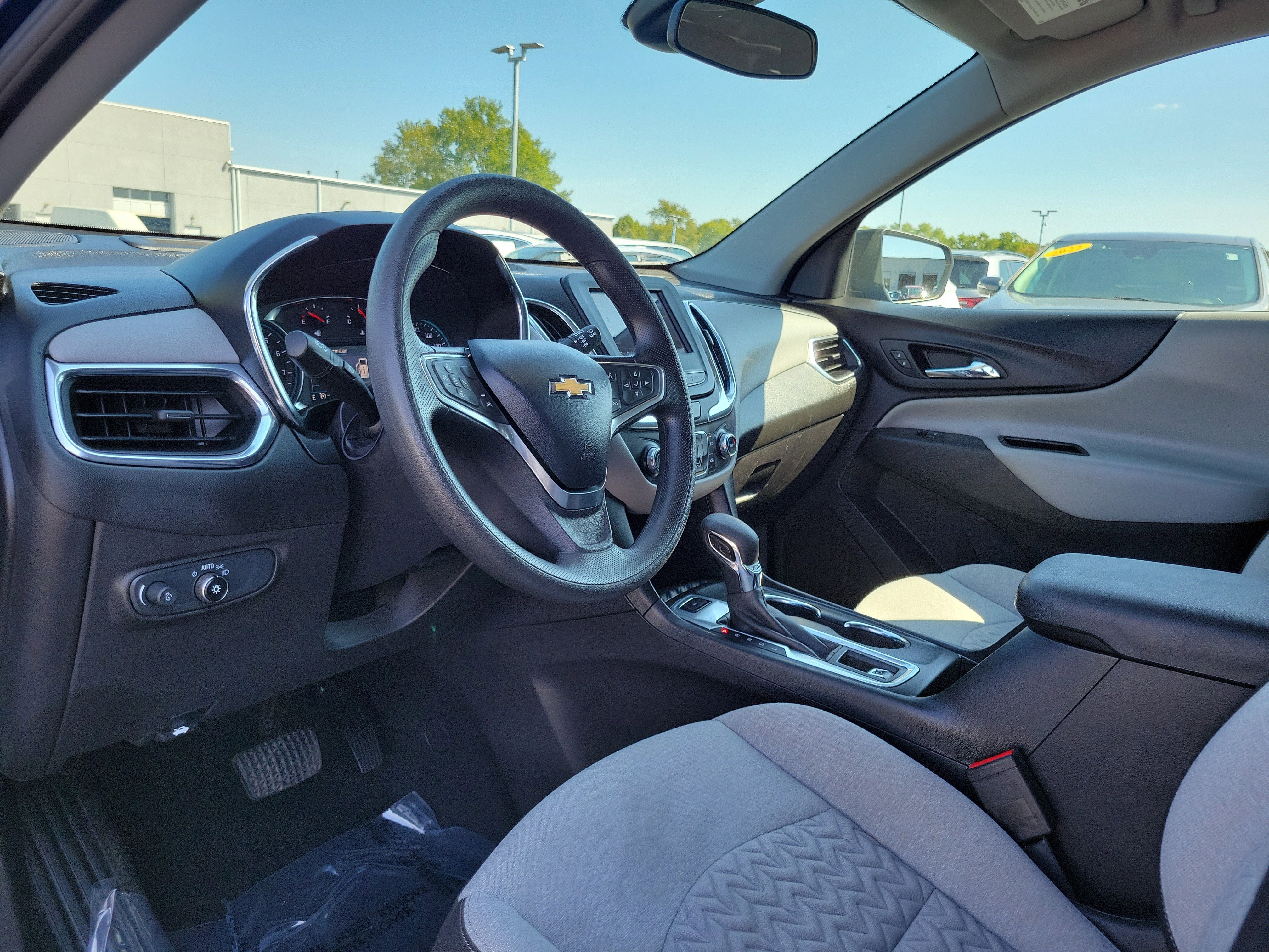 Used 2022 Chevrolet Equinox LS w/ LS Convenience Package image 19