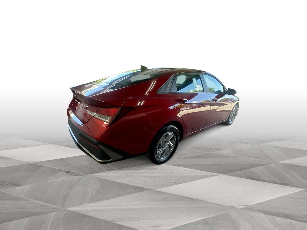 Used 2026 Hyundai Elantra SE FWD image 8