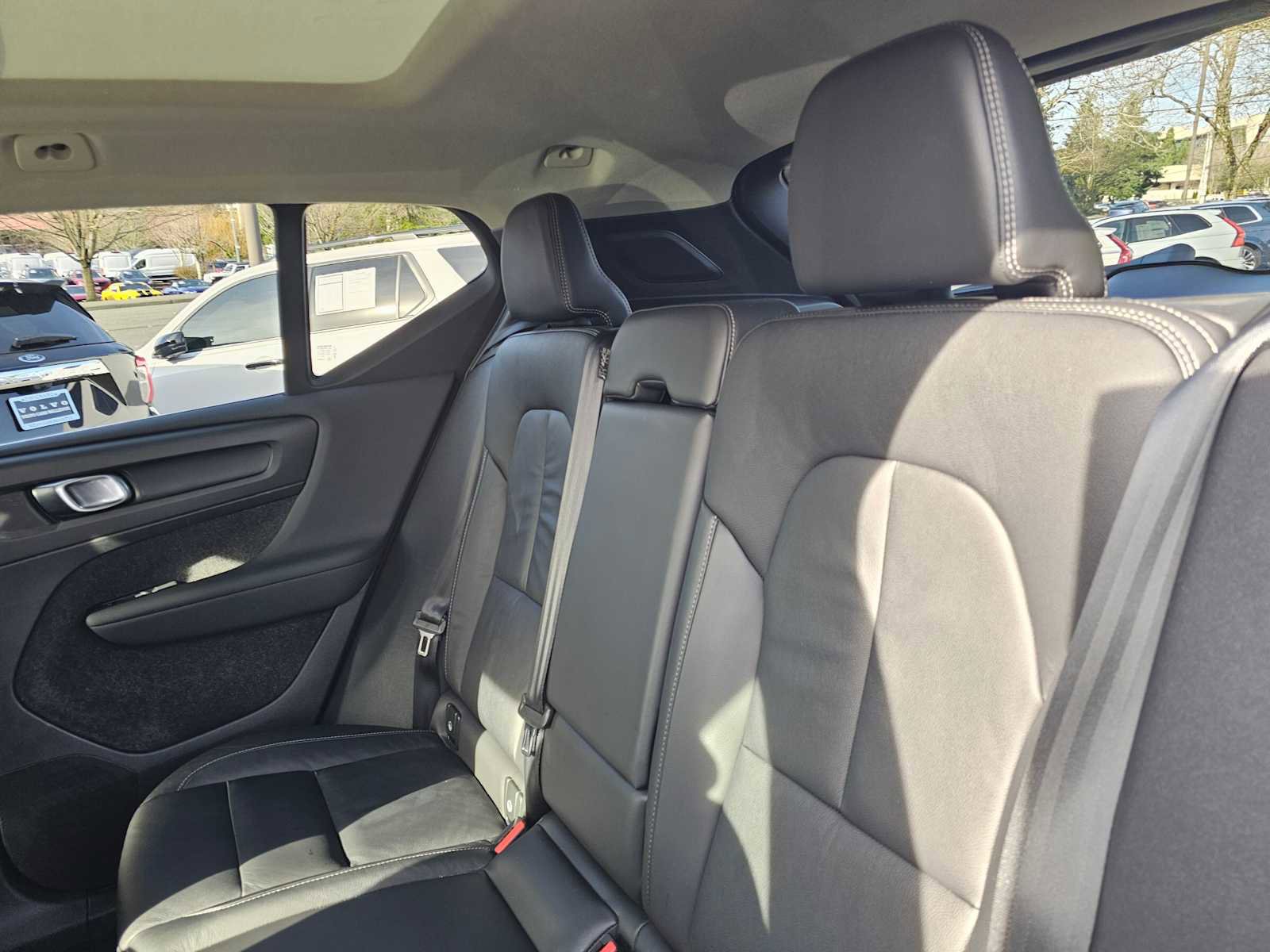 Used 2023 Volvo XC40 B4 Plus w/ Protection Package Premier FWD image 22