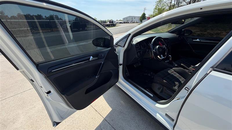 Used 2016 Volkswagen GTI SE FWD image 9