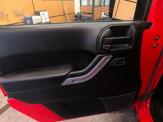 Used 2017 Jeep Wrangler Unlimited Sahara w/ Connectivity Group image 12