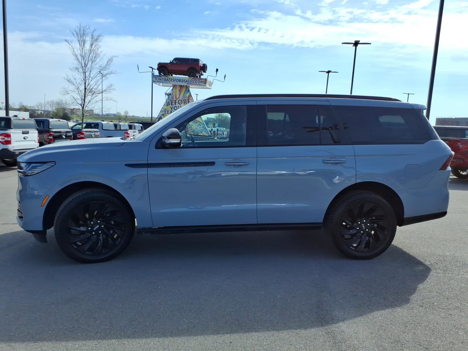 Used 2025 Lincoln Navigator Reserve w/ Jet Appearance Package image 6