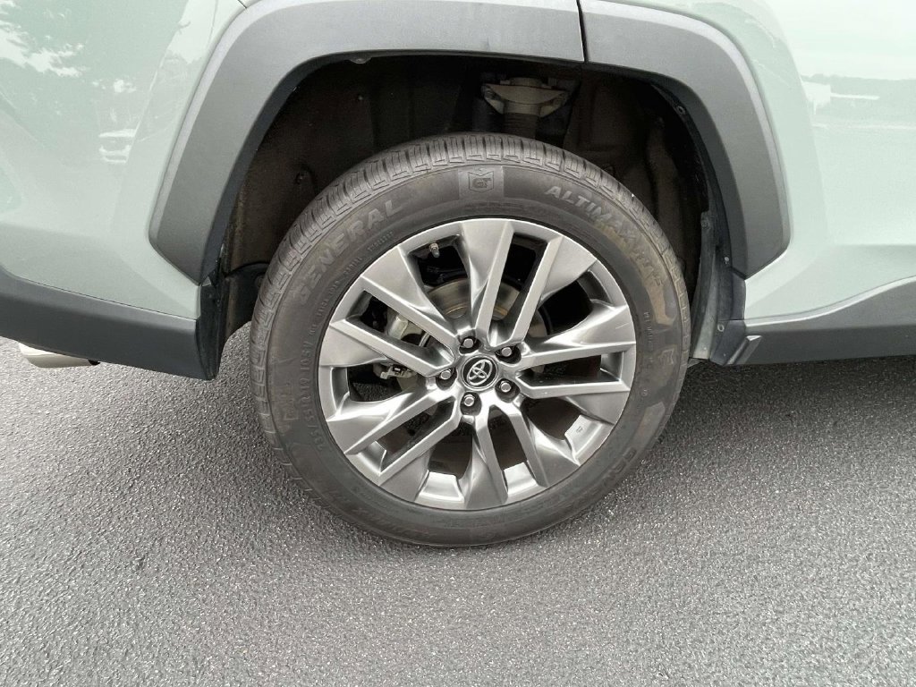 Used 2019 Toyota RAV4 XLE Premium w/ Cold Weather Package FWD image 16