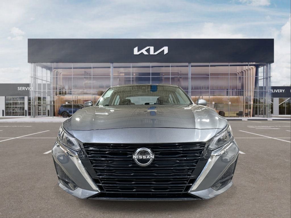 Used 2023 Nissan Altima 2.5 SV image 3