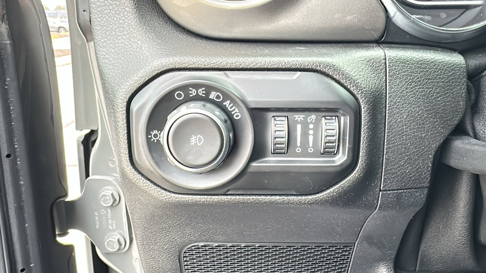 Used 2020 Jeep Wrangler Unlimited Sahara w/ Cold Weather Group image 14