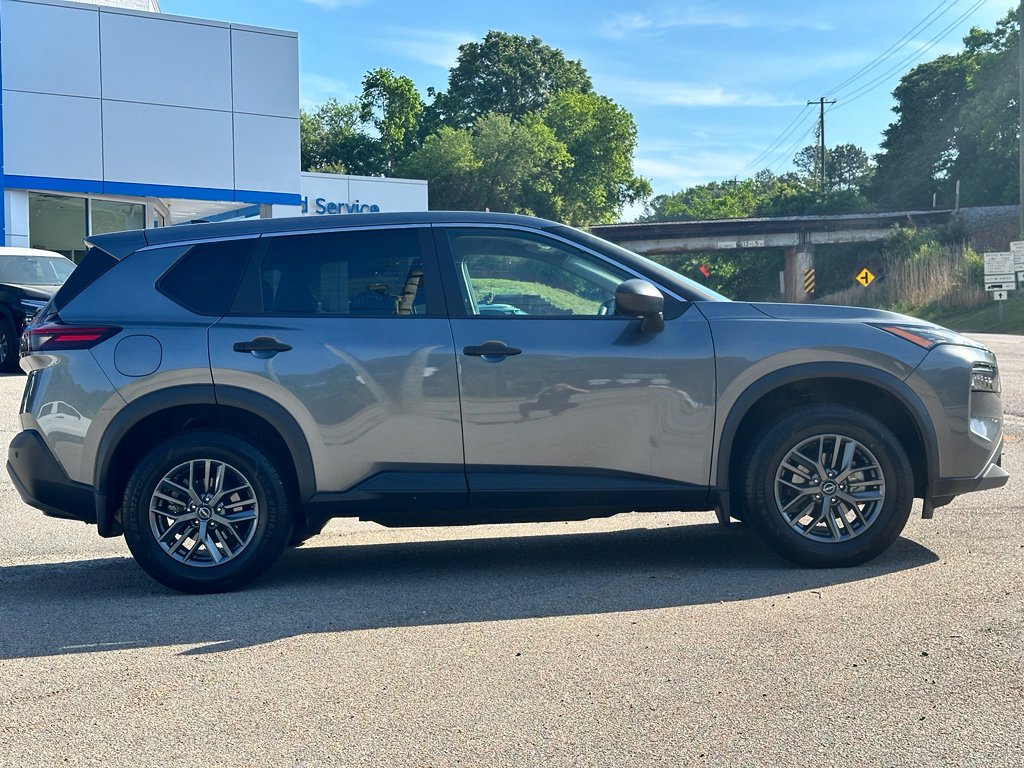Used 2023 Nissan Rogue S FWD image 2