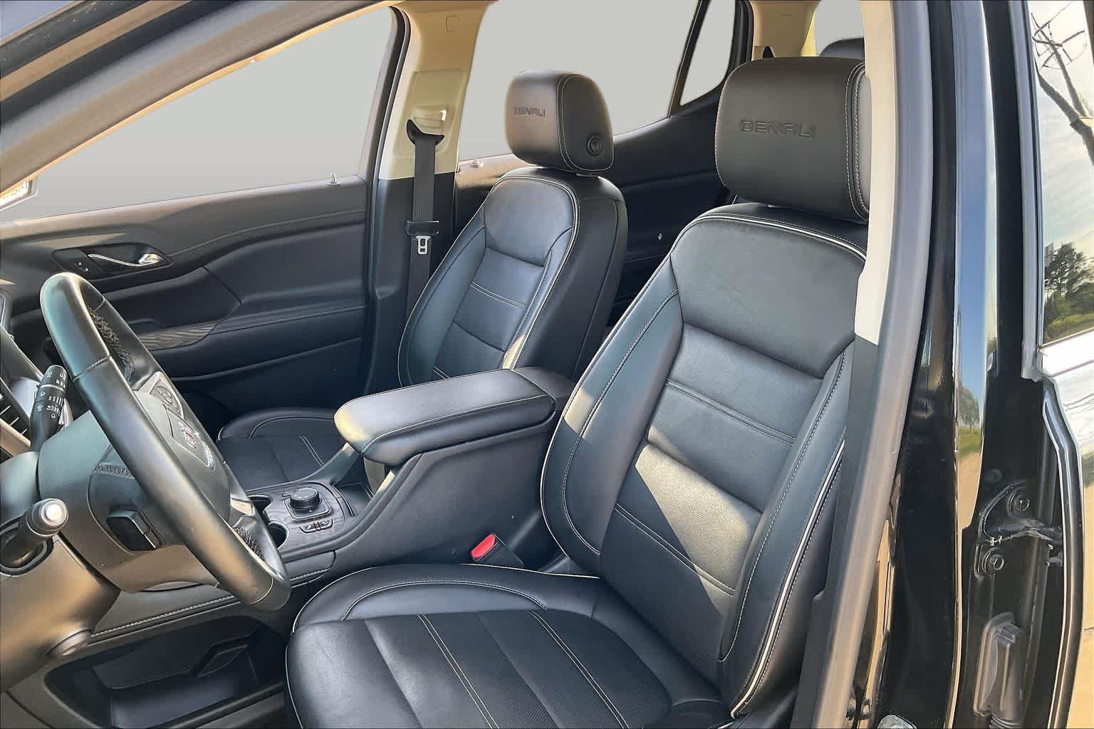 Certified 2023 GMC Acadia Denali w/ Denali Technology Package FWD image 8