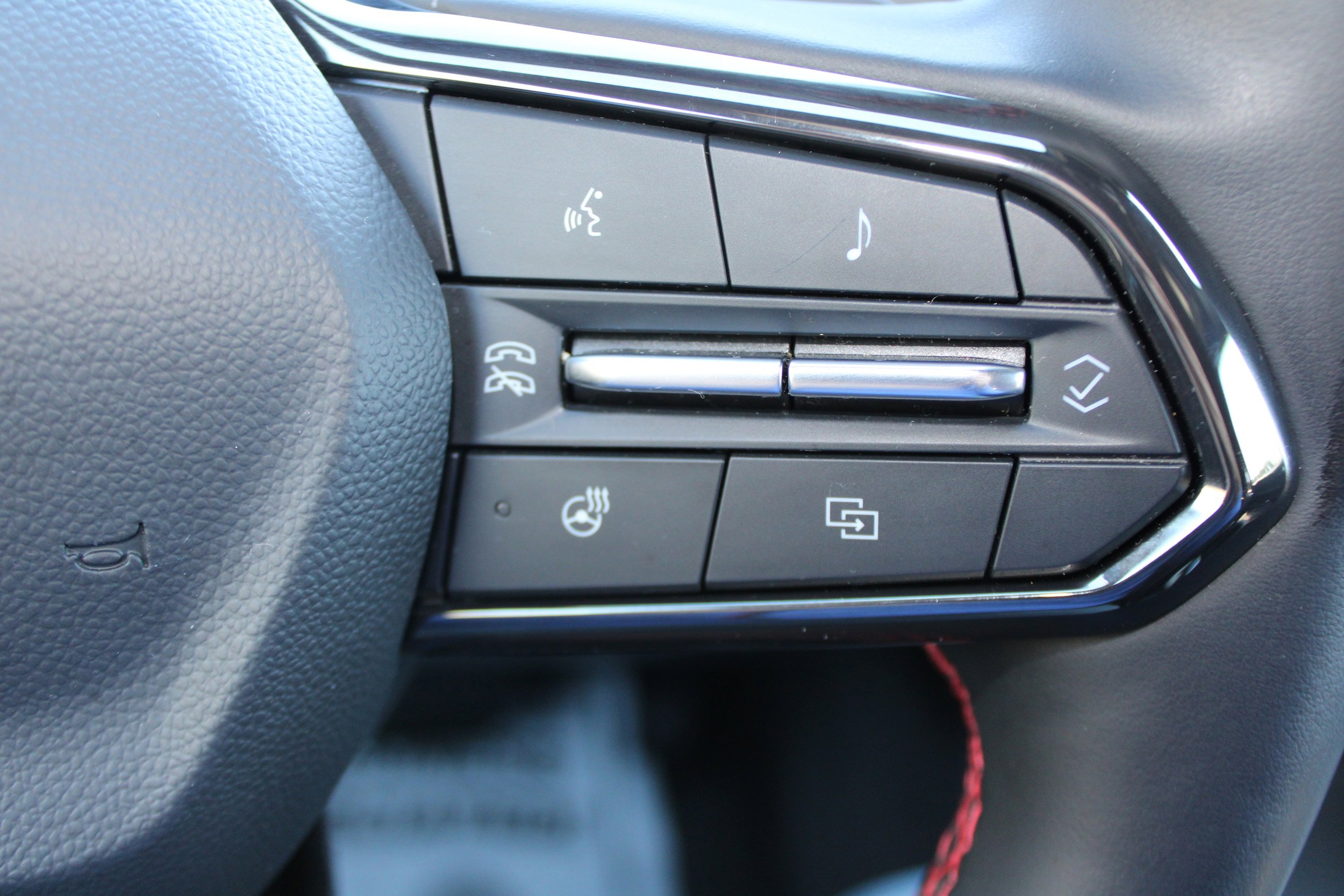 Used 2025 Chevrolet Equinox RS image 20