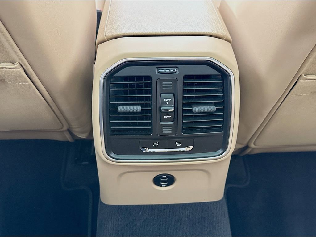 Certified 2025 Porsche Macan image 28