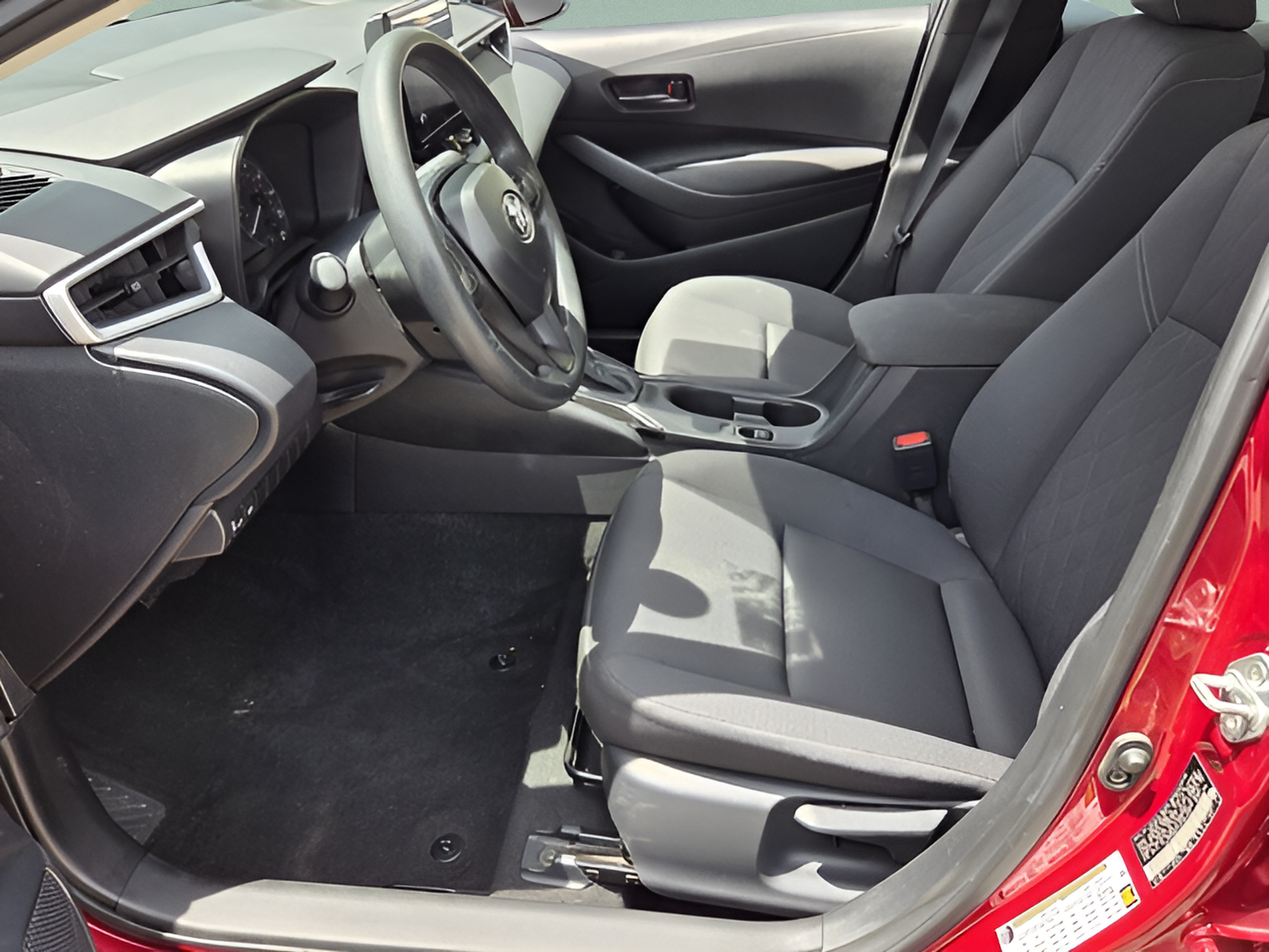 Used 2025 Toyota Corolla LE FWD image 9