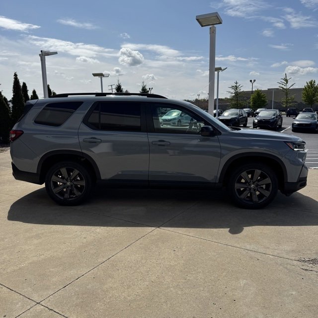 New 2025 Honda Pilot Sport image 2