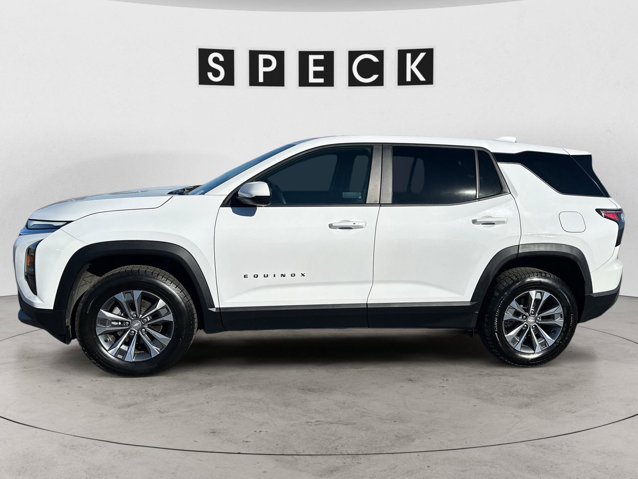 Used 2026 Chevrolet Equinox LT w/ Convenience Package II AWD/4WD image 2