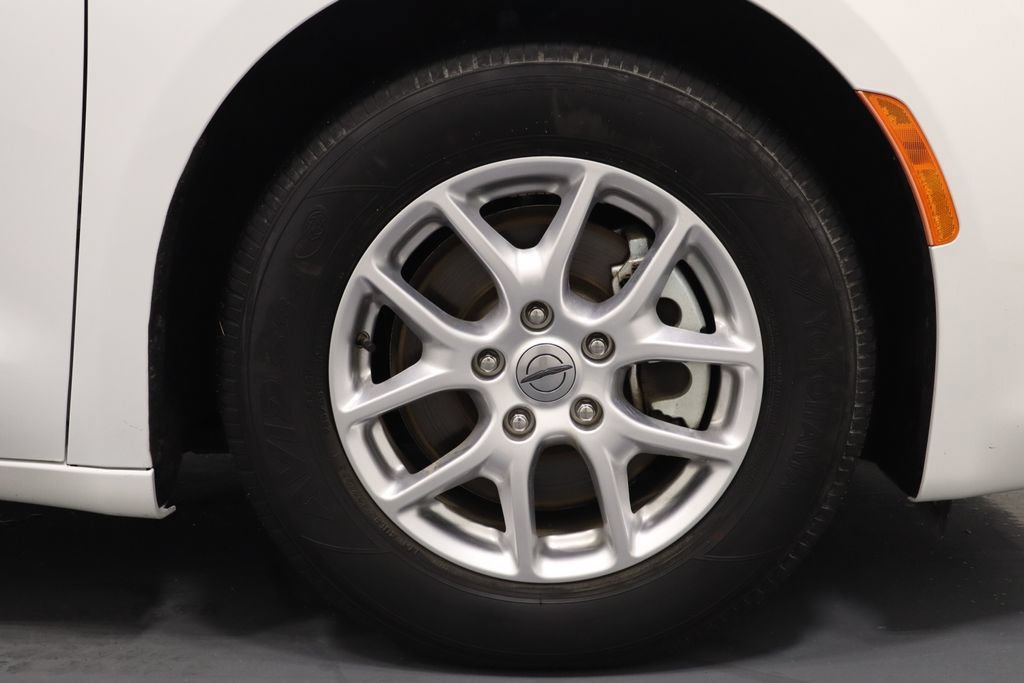 Certified 2023 Chrysler Voyager LX FWD image 29