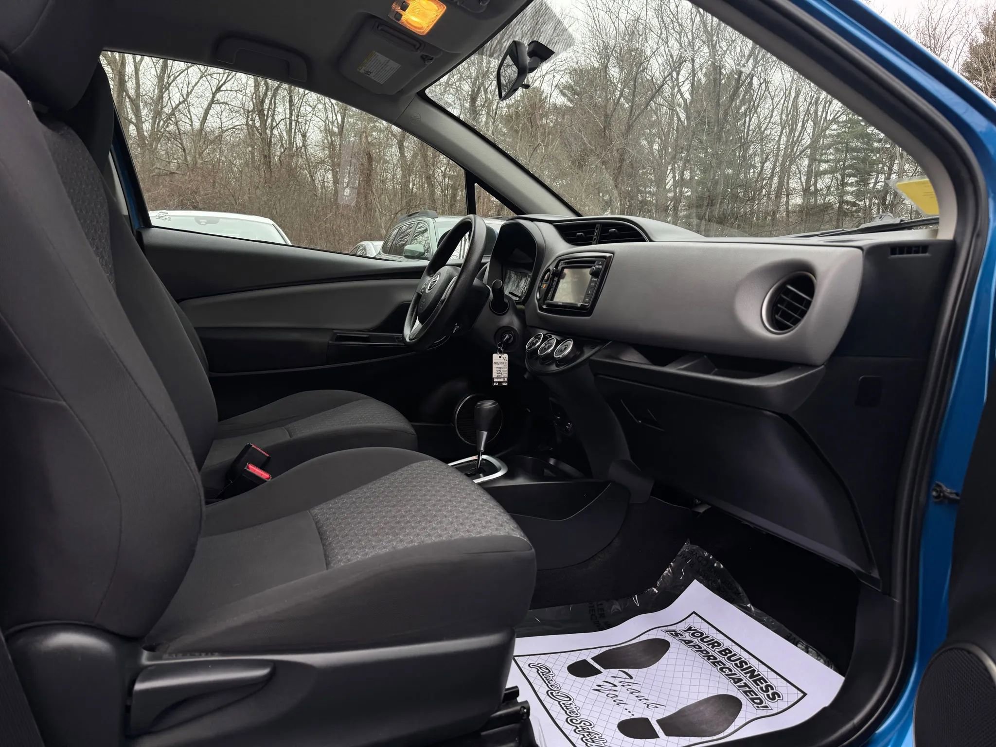 Used 2015 Toyota Yaris L image 13