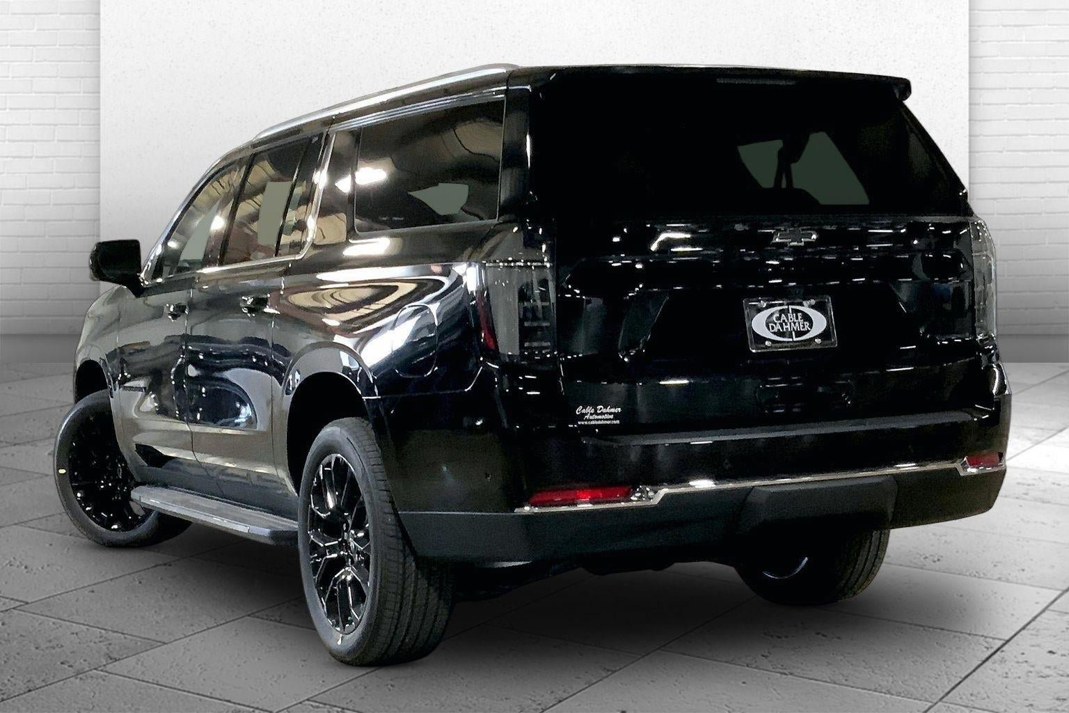 New 2026 Chevrolet Suburban LT AWD/4WD image 3
