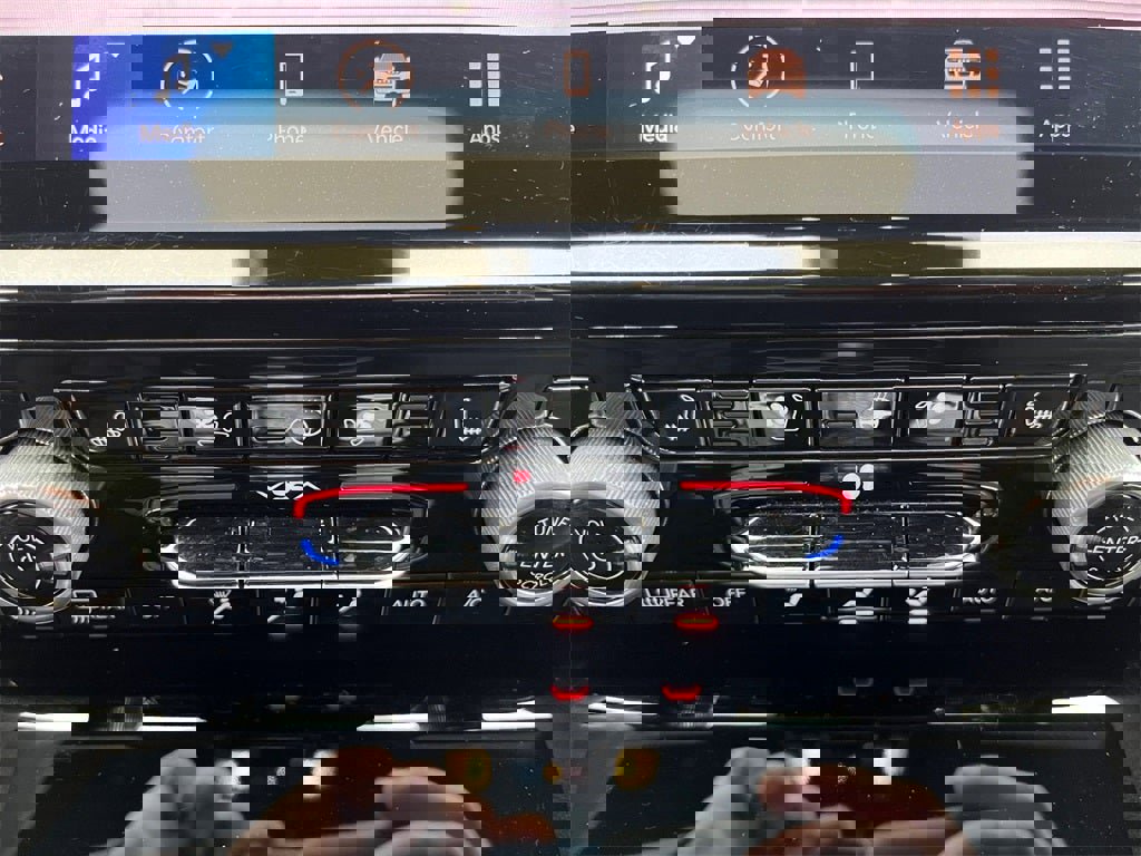 Used 2024 Jeep Grand Cherokee Overland w/ Luxury Tech Group IV image 25