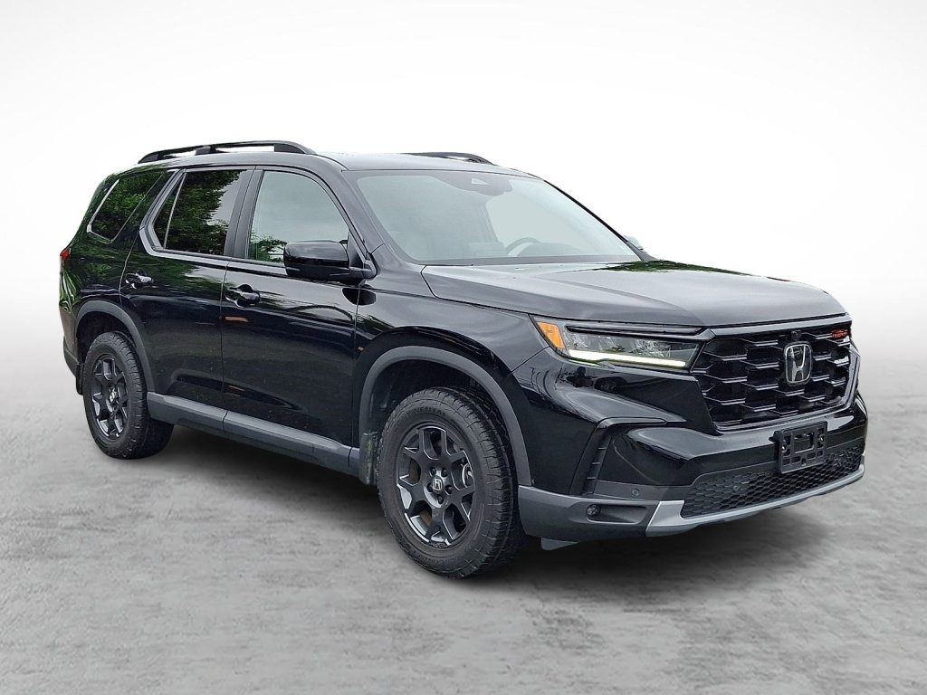 Used 2025 Honda Pilot TrailSport image 7