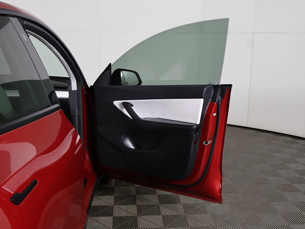 Used 2022 Tesla Model Y Long Range image 21