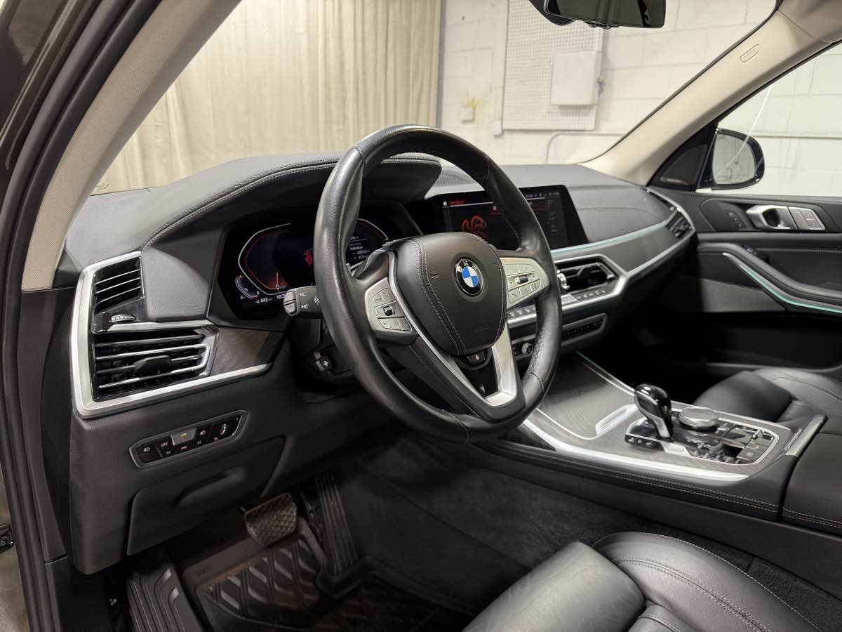 Used 2022 BMW X7 xDrive40i w/ Premium Package image 11