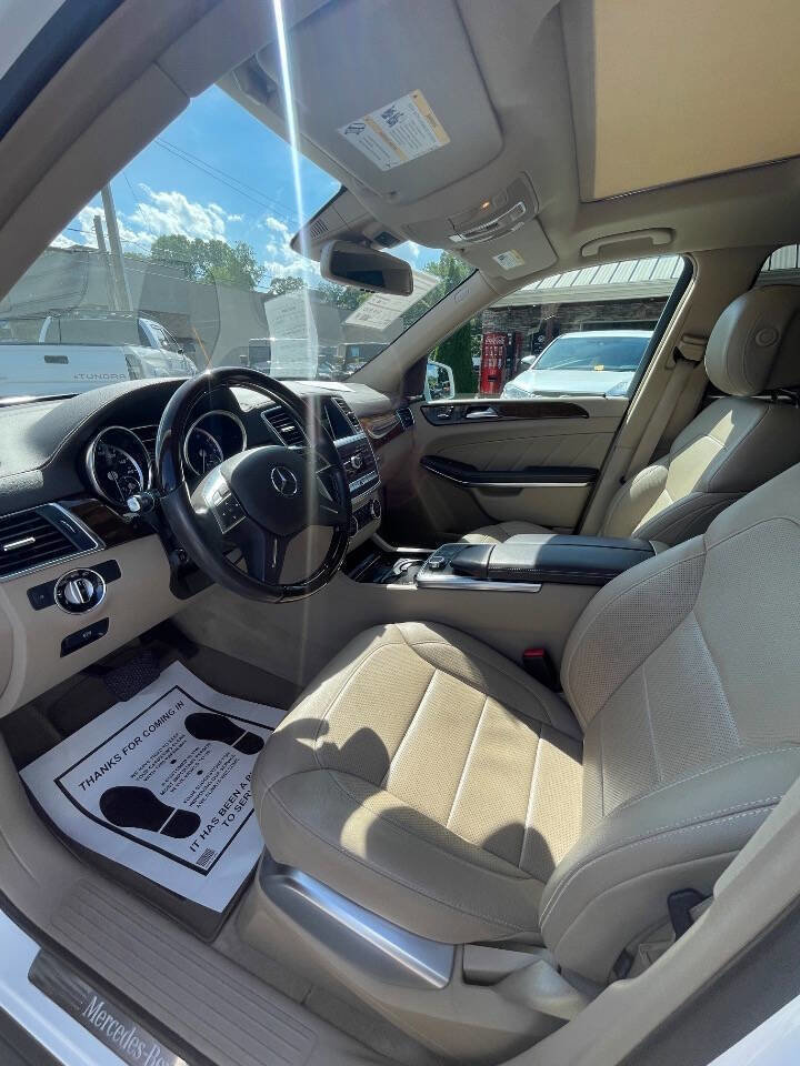 Used 2016 Mercedes-Benz GL 550 4MATIC image 12