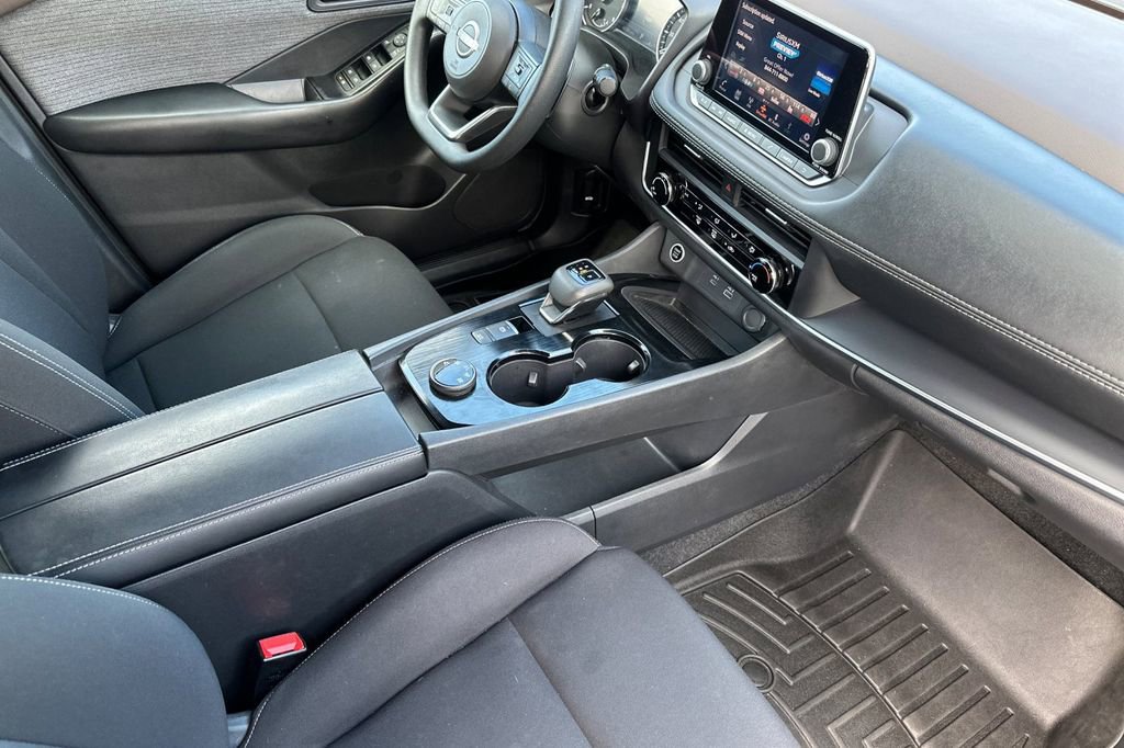 Used 2023 Nissan Rogue S image 18