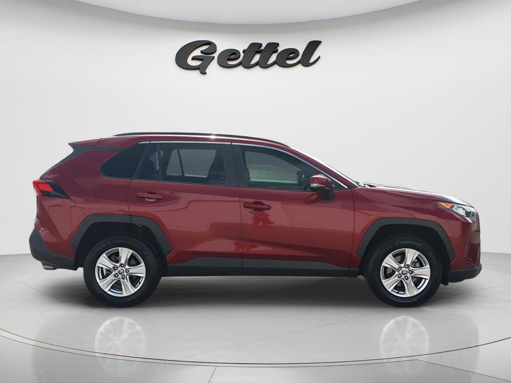 Used 2021 Toyota RAV4 XLE FWD image 4