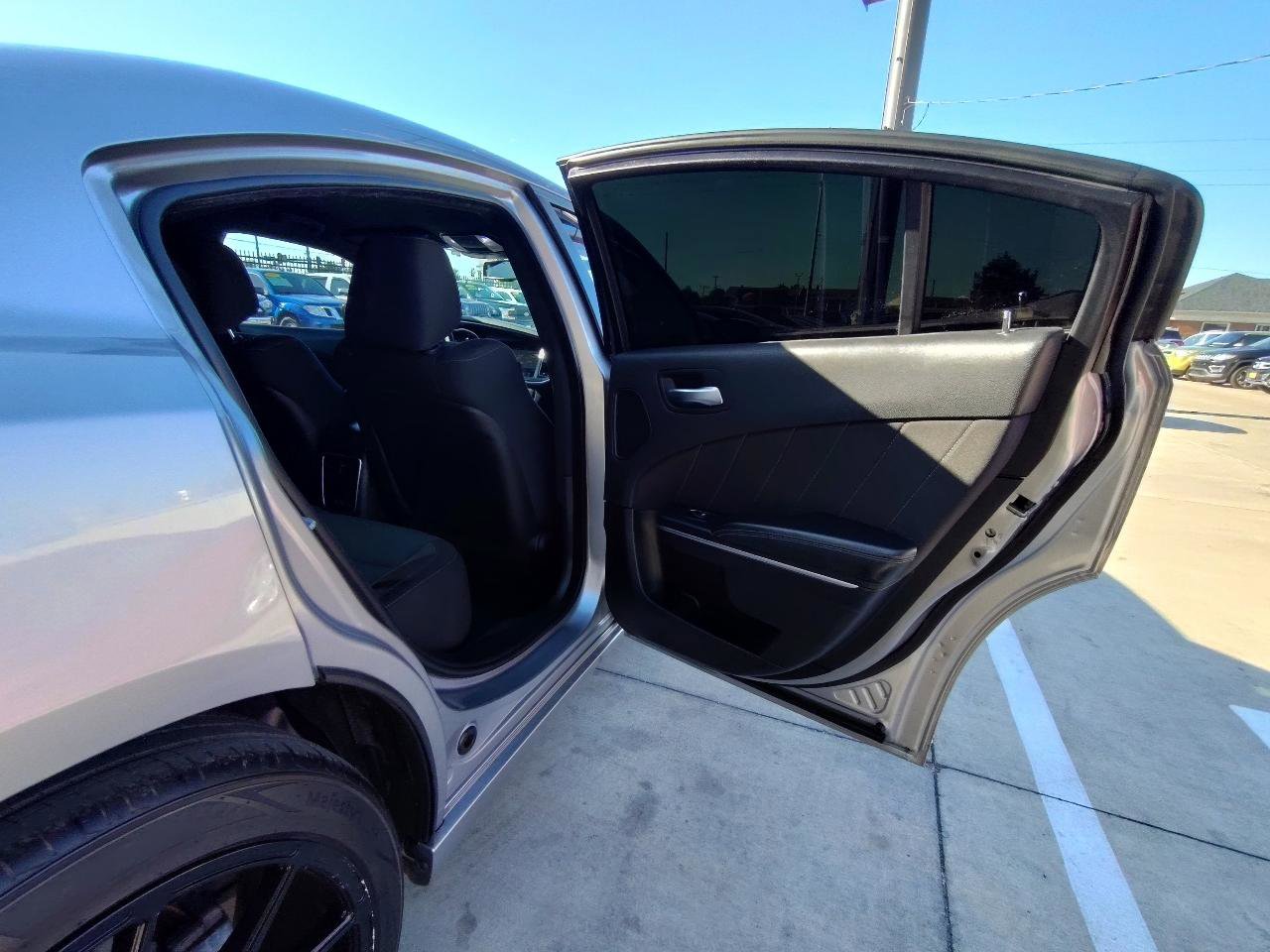 Used 2015 Dodge Charger SXT RWD image 41