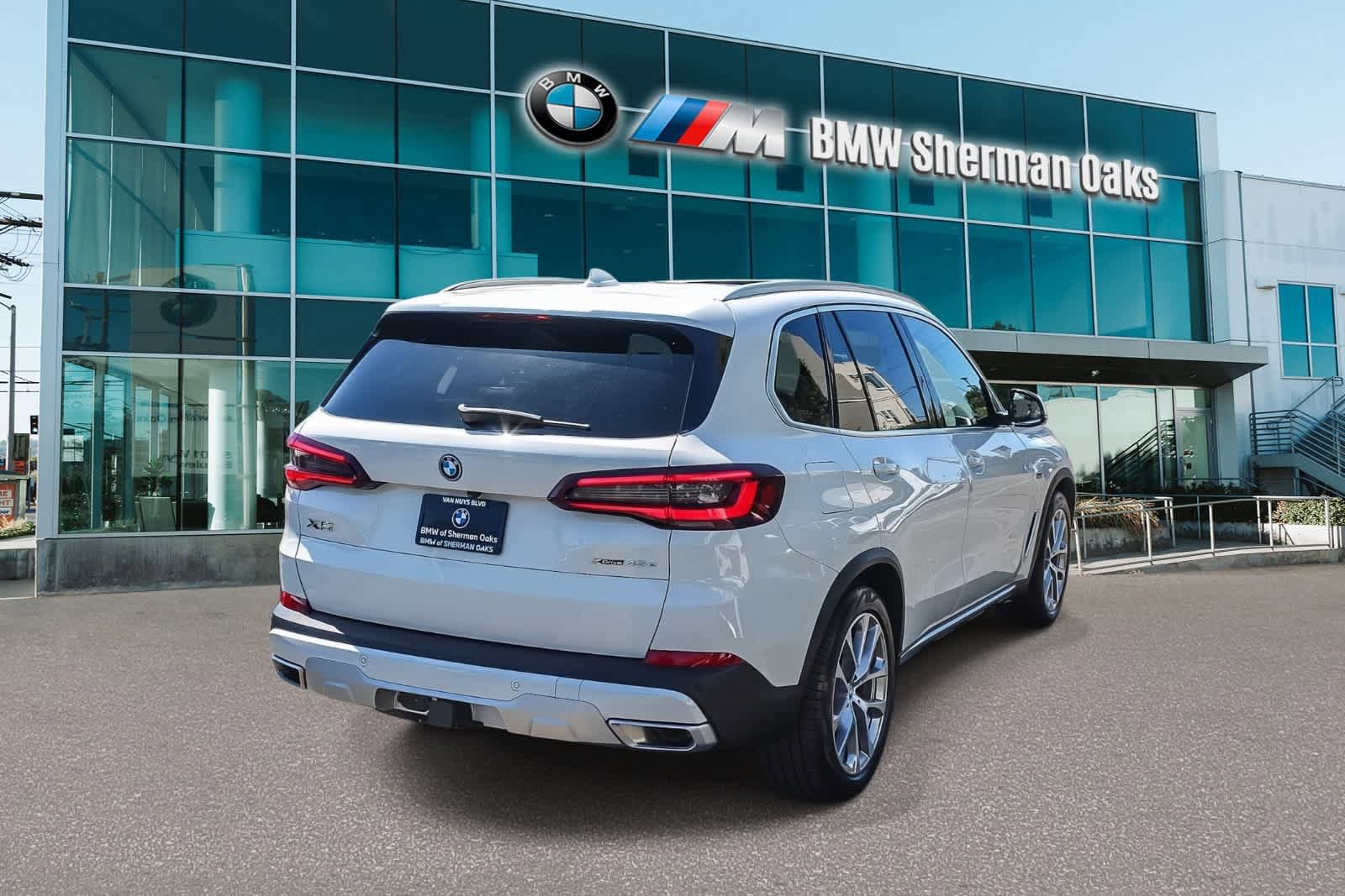 Certified 2023 BMW X5 xDrive45e w/ Executive Package AWD/4WD image 4