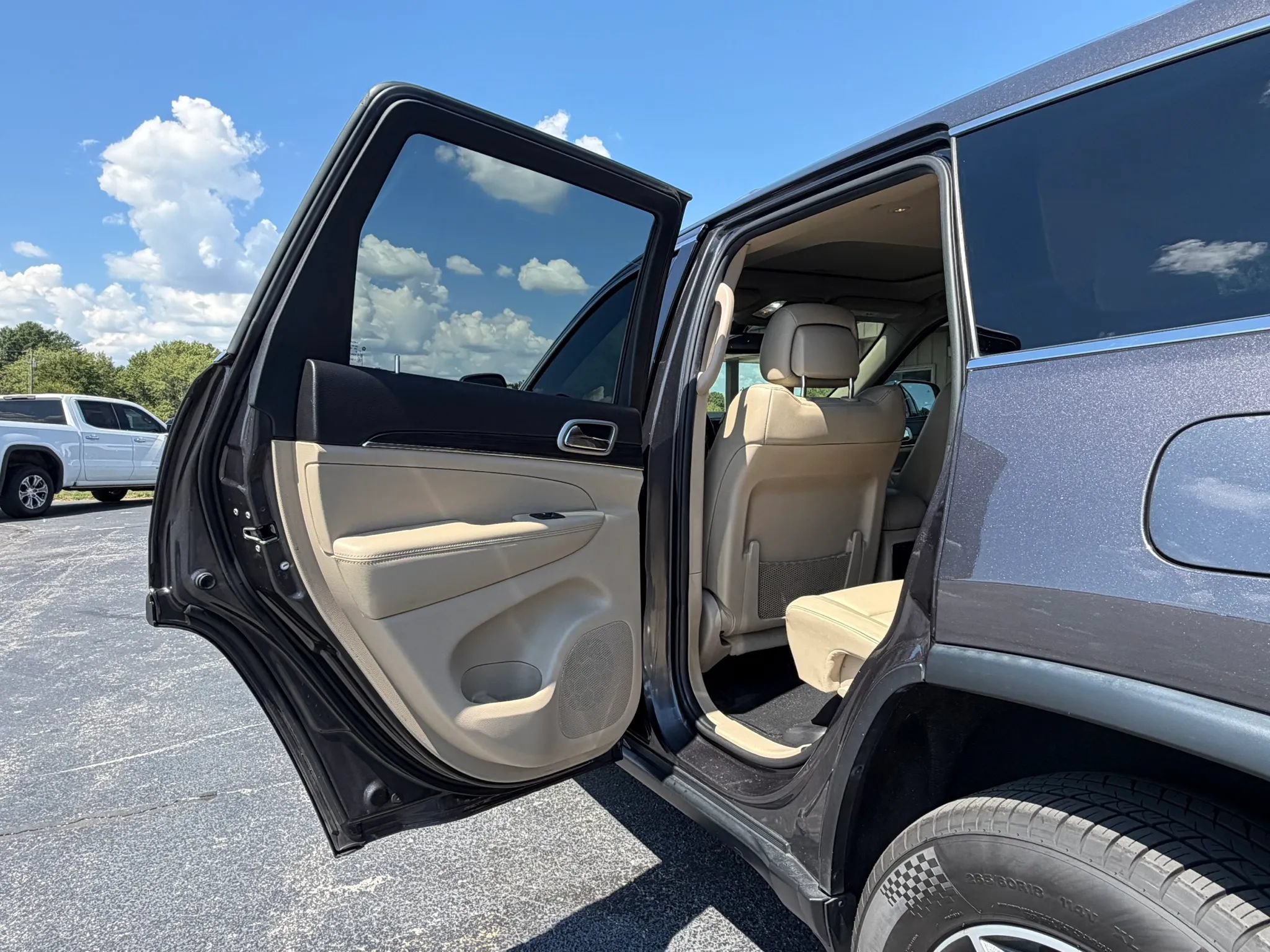 Used 2020 Jeep Grand Cherokee Limited AWD/4WD image 20