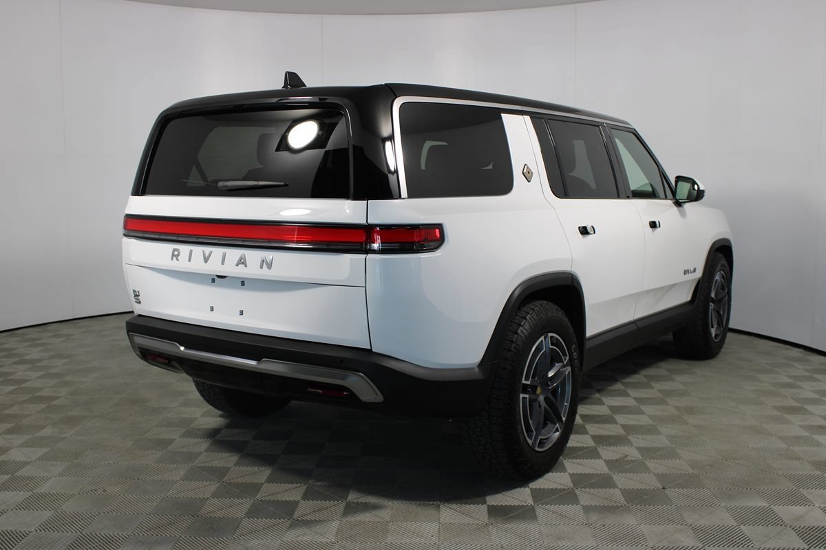 Used 2025 Rivian R1S Adventure Dual AWD/4WD image 6