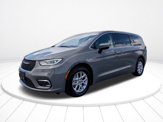 Used 2023 Chrysler Pacifica Touring-L FWD image 7
